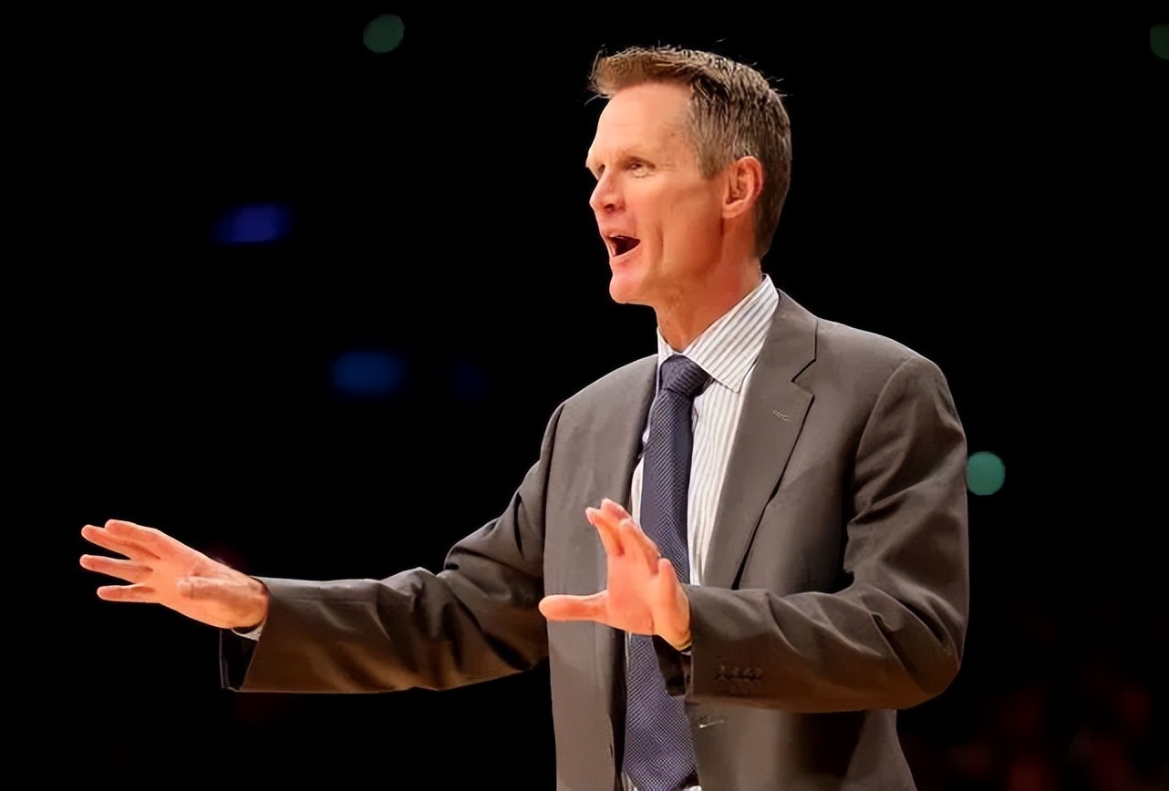 “不爱美国就滚”！枪击事件抗议者遭移民美国的澳大利亚作家喊话