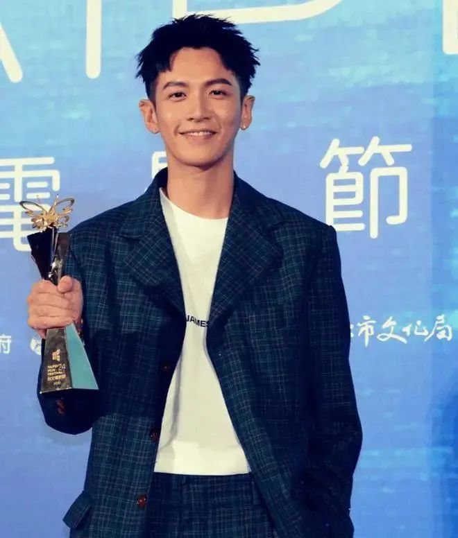 你认为劣迹斑斑的艺人该不该复出 (哪些劣迹艺人准备复出)