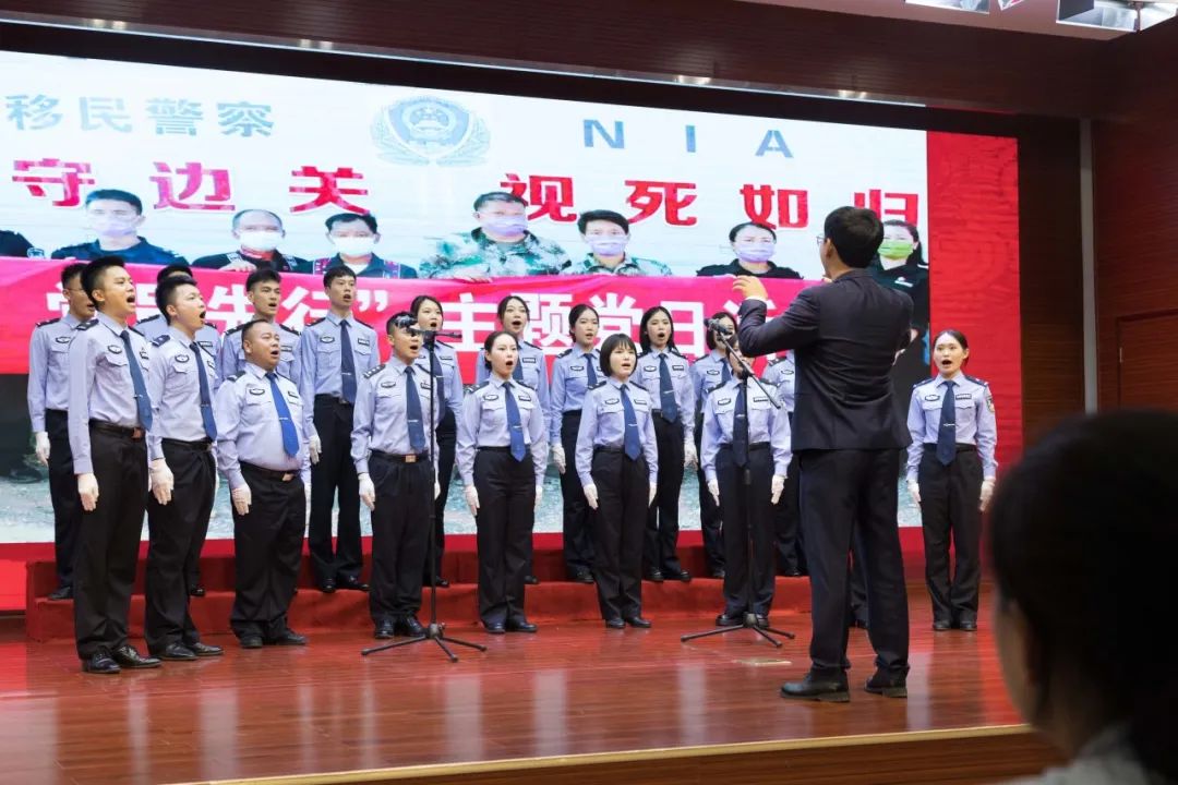 以深情的歌声向党的生日献礼,嘹亮的歌声向党献礼