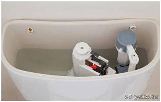 水瓶马桶堵了怎么快速通,马桶堵塞一个矿泉水瓶解决