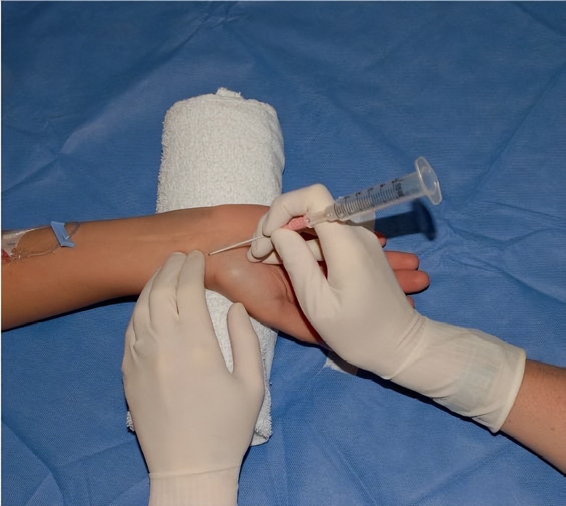 经典重印《急诊医学技术操作流程图解》急诊必备宝典