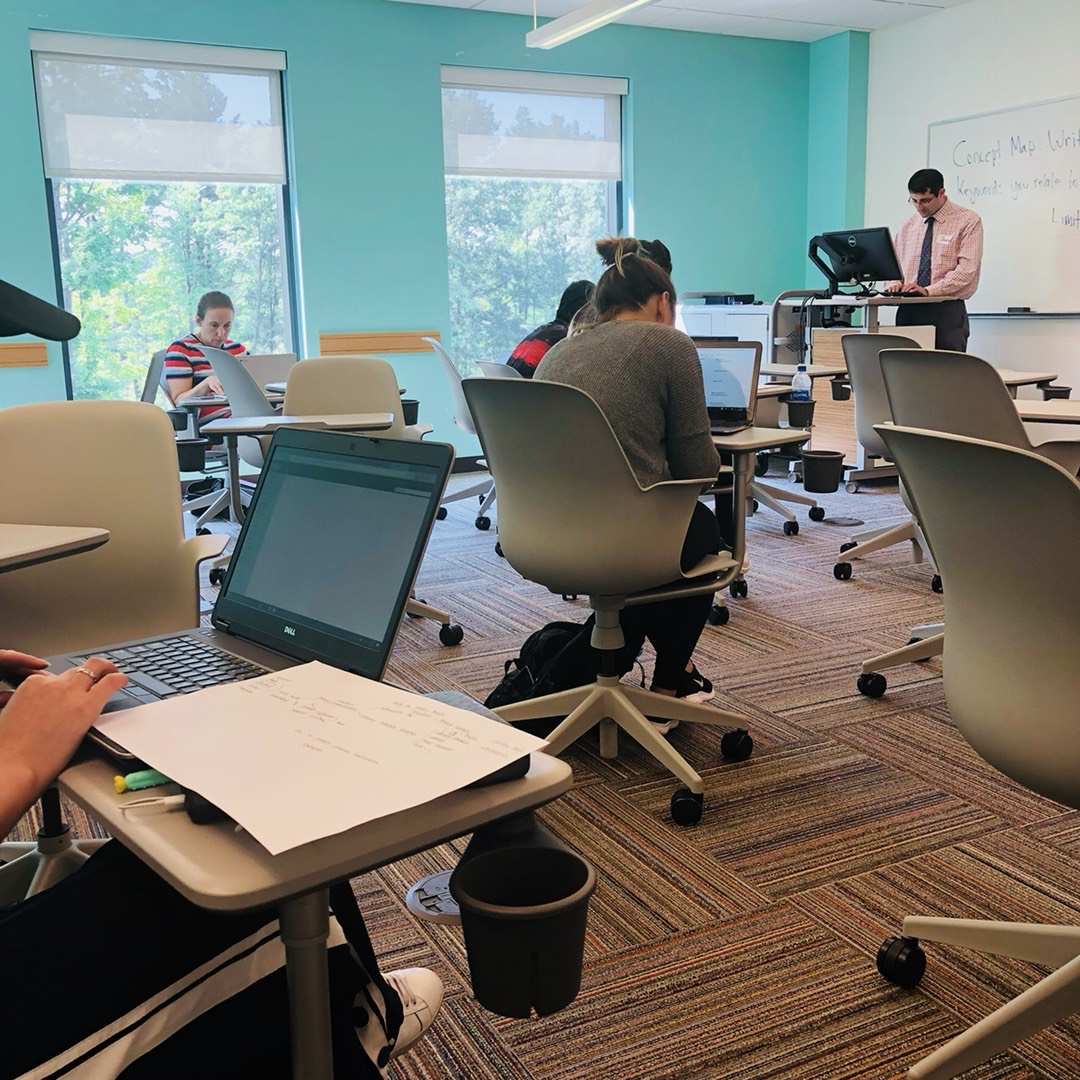 80后Cindy从美国到加拿大：放弃体制内工作，大龄毅然出国深造