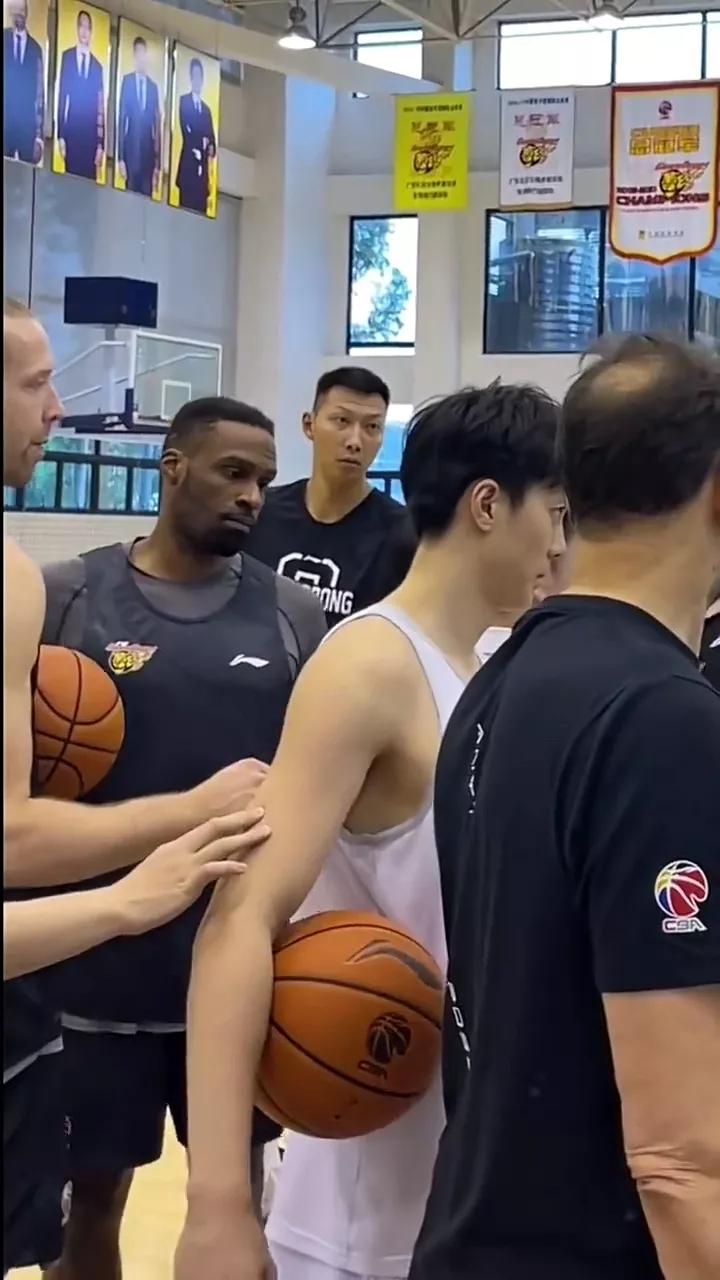 2024任骏飞还在广东队吗,任骏飞广东队阿联