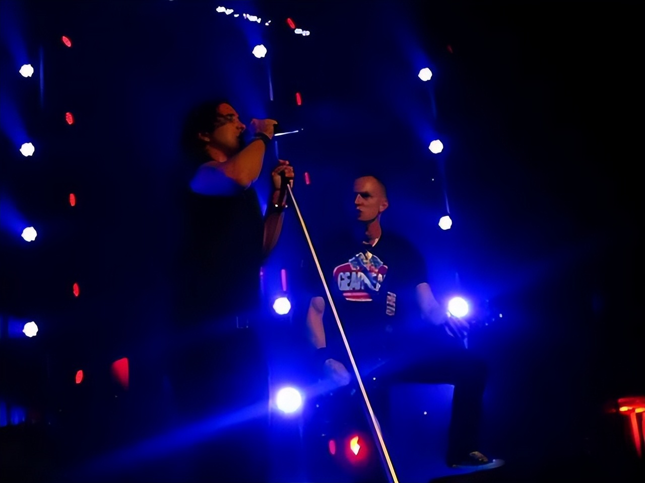 盘点史上15场最灾难性的现场演出！公开辱国，甚至裸露隐私部位？