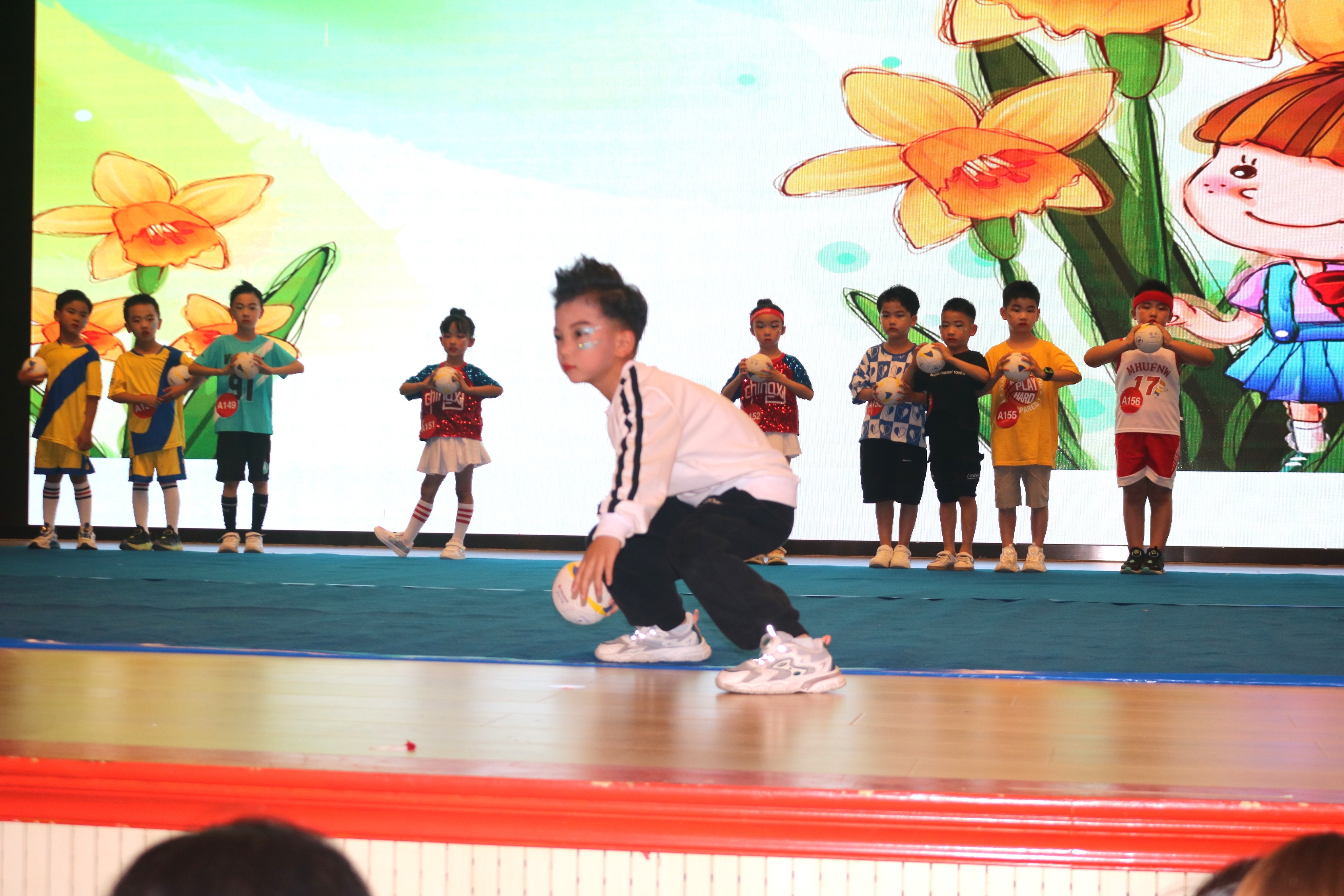 鐞冨紑寰楄儨,鎵嬩綇