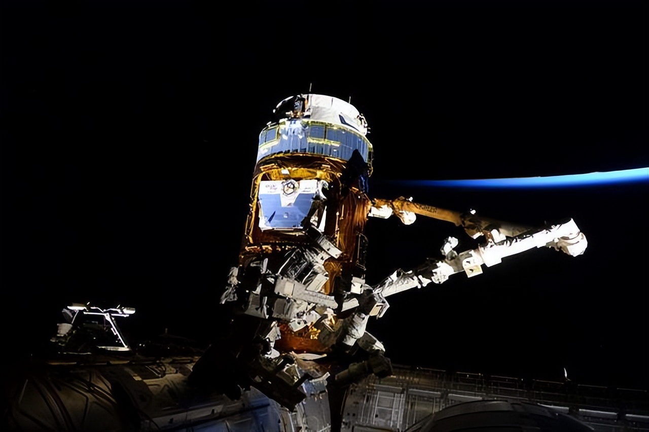 日本向宇宙外太空发射货运飞船,日本宇宙飞船首次发射