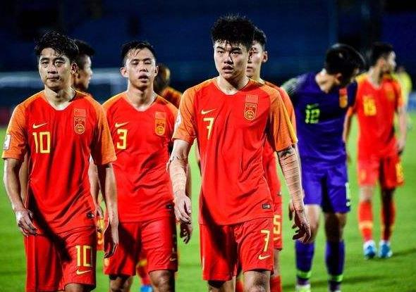 安徽一老师编“男足”段子，学校当标语滚动*放播**，结果有些意外