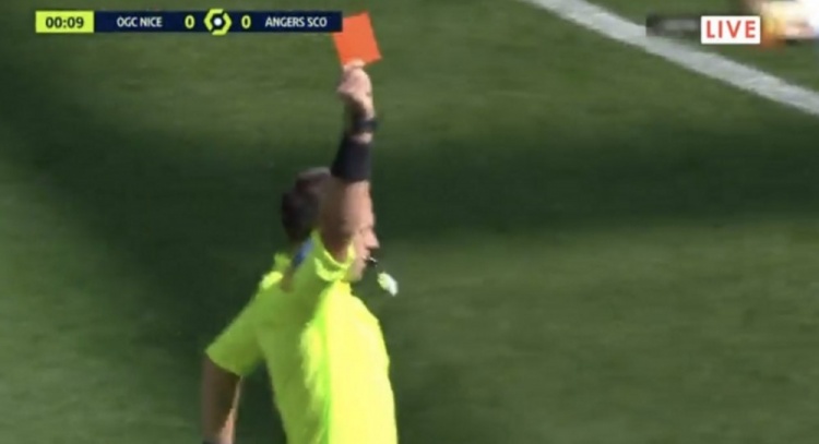 梅西掌击对手巴萨生涯首次染红,活久见投进2球