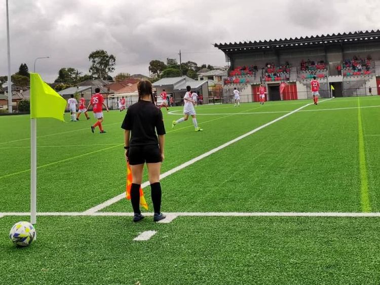 在悉尼PenshurstPark彭斯赫斯特公园球场，看一场社区少年足球赛