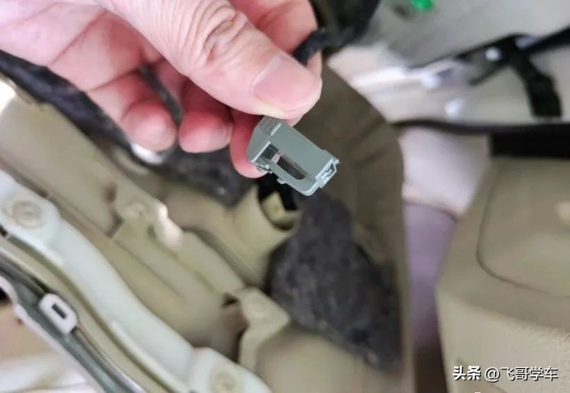 别克凯越车门锁异响和跳动,凯越锁车或者开锁反复跳动