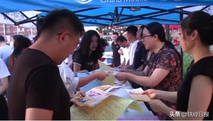 各城市高校毕业生春季巡回招聘会,我县举行高校毕业生专场招聘会