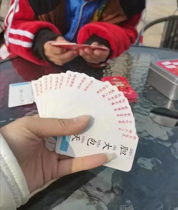 爷爷用好玩的方法，让才5岁的孙女，半个月时间学会200多个成语