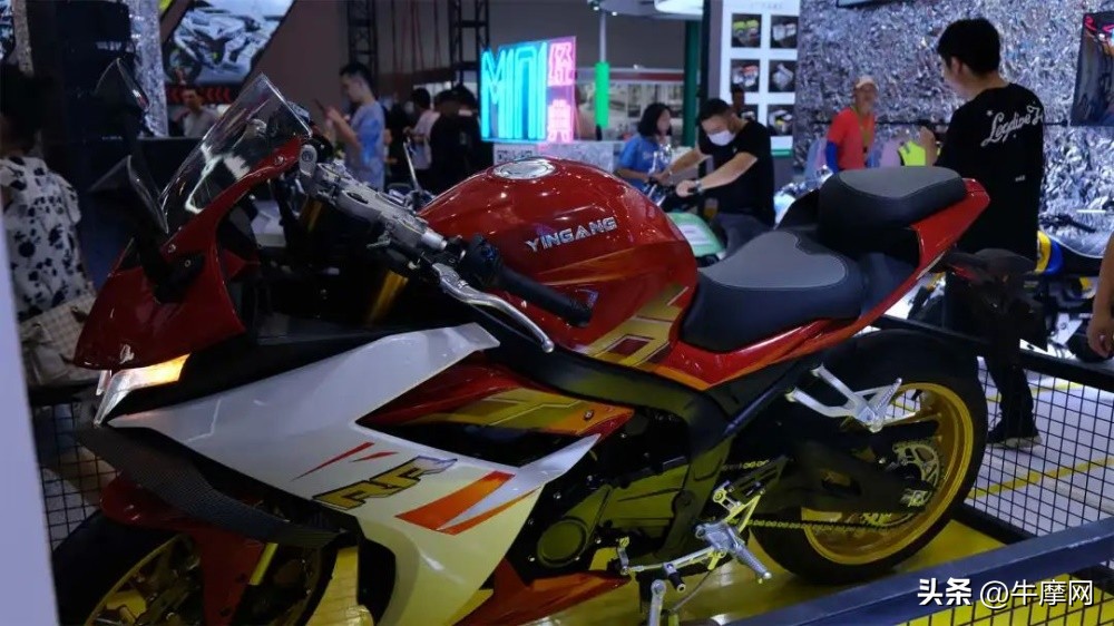 四缸仿赛双缸街车首亮相这届摩博会银钢有看头