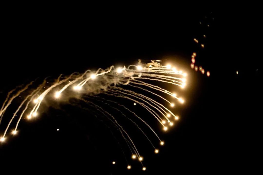 向日夜坚守边关的人民子弟兵致敬,春节向坚守岗位的人民子弟兵致敬