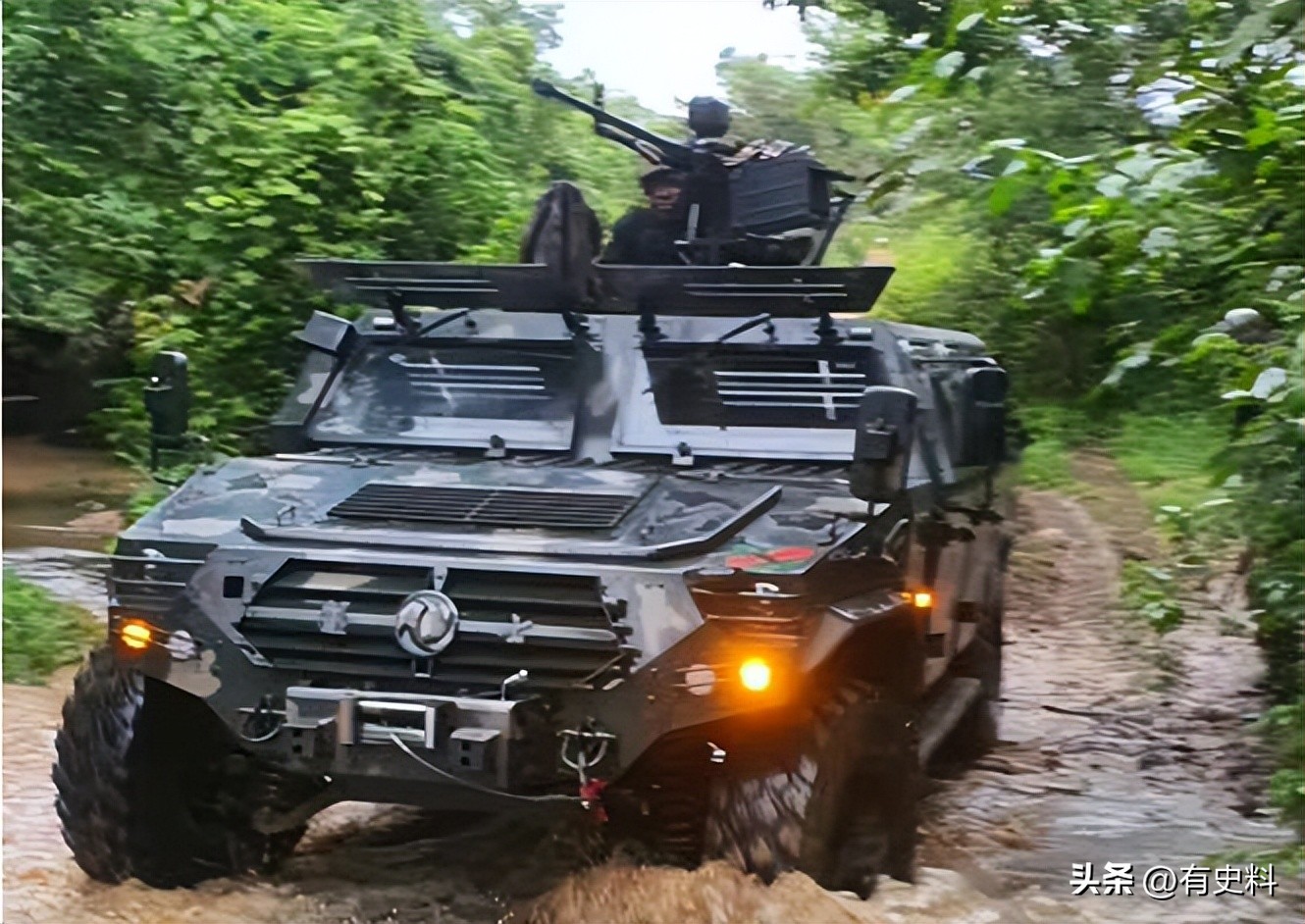 东风猛士在非洲大受青睐?丰田皮卡已成过去,大量引进猛士突击车