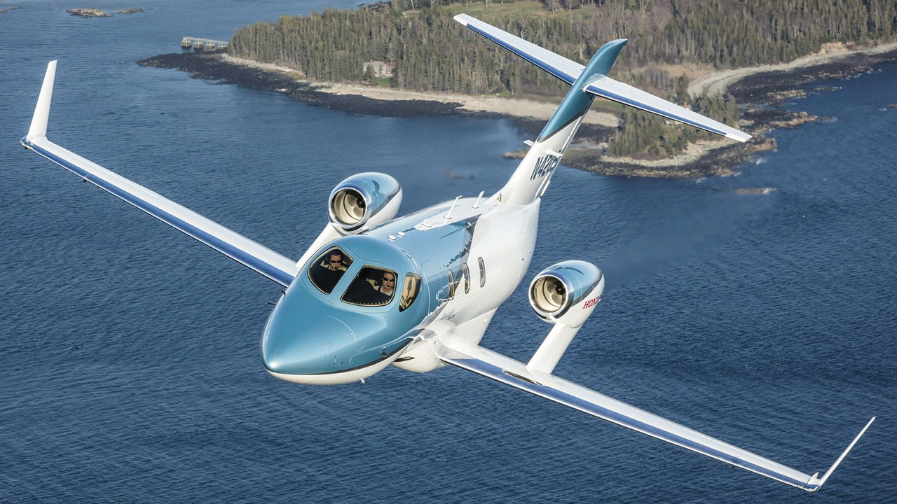 能把飞机造好的，足球必定很强大！