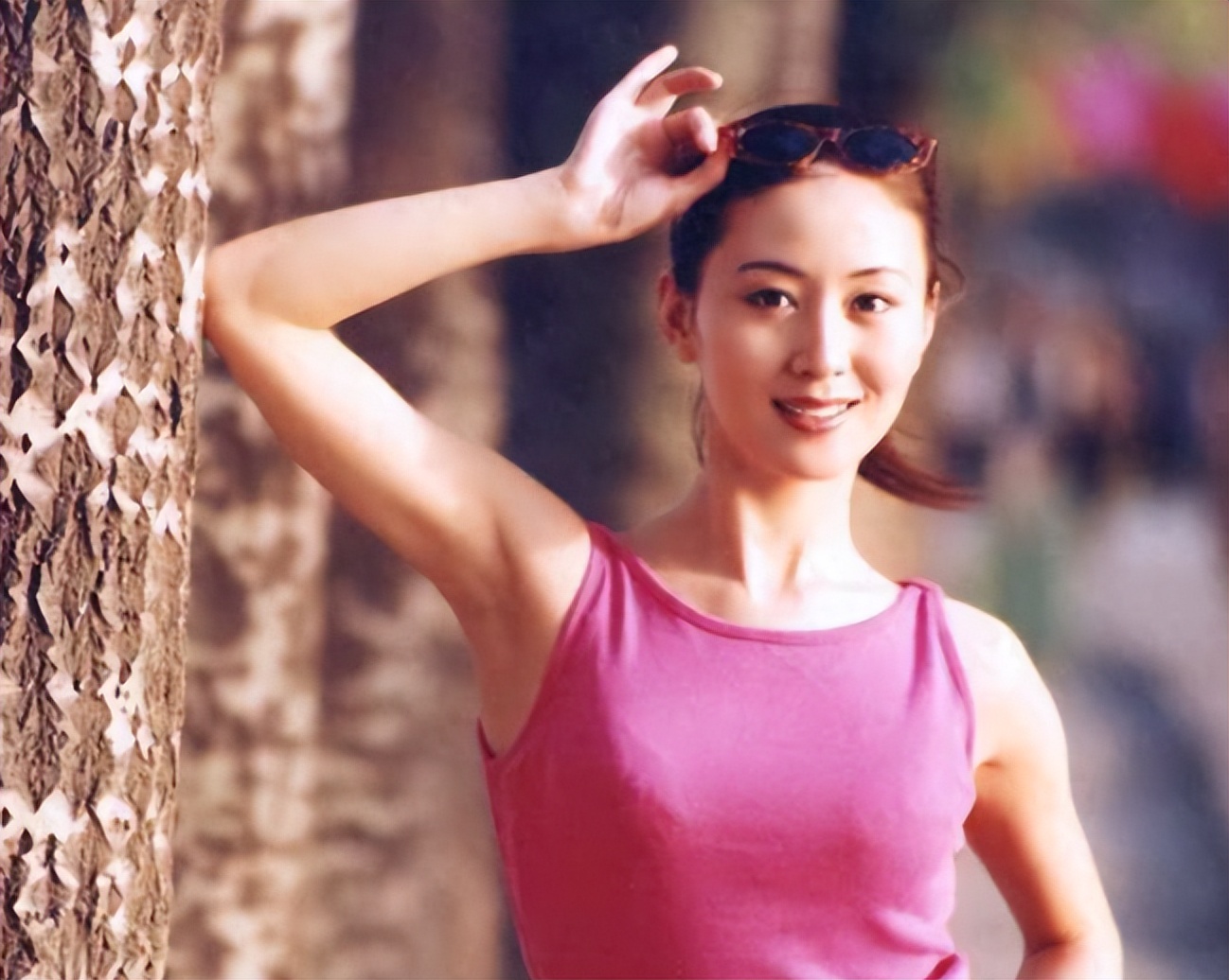 全裸写真第一人，走红后“家破夫散”，汤加丽如今过的怎么样？