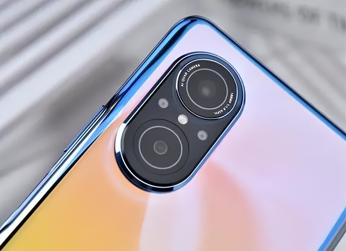 一新一老,华为老旗舰手机和新款中端机