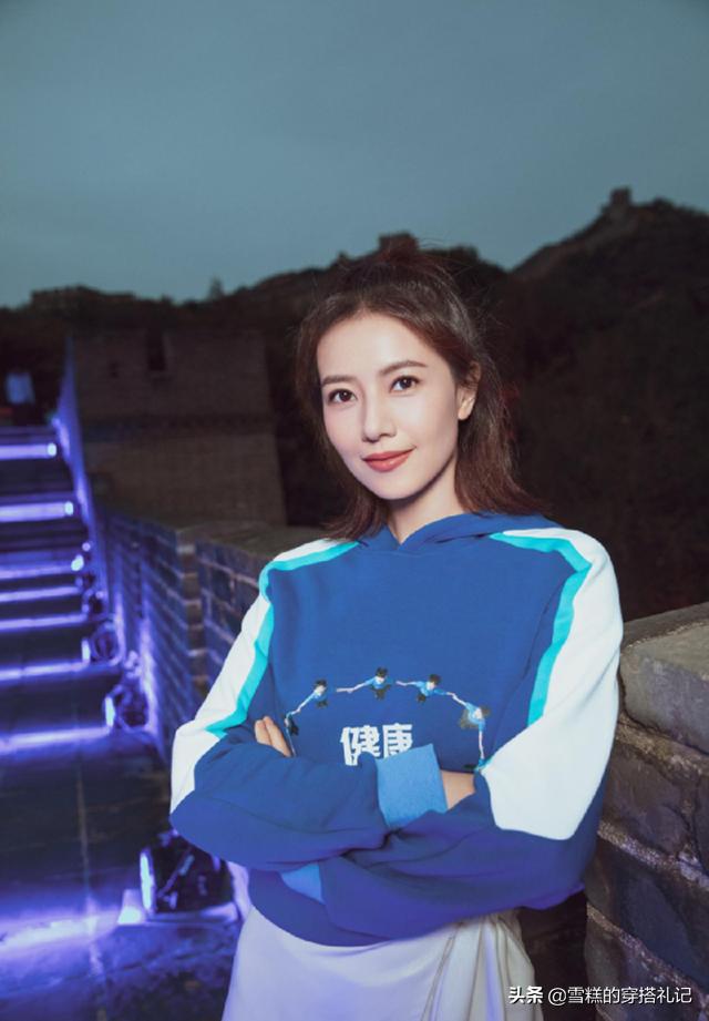 适合35岁女人的齐肩发,四十岁以上适合长发还是锁骨发