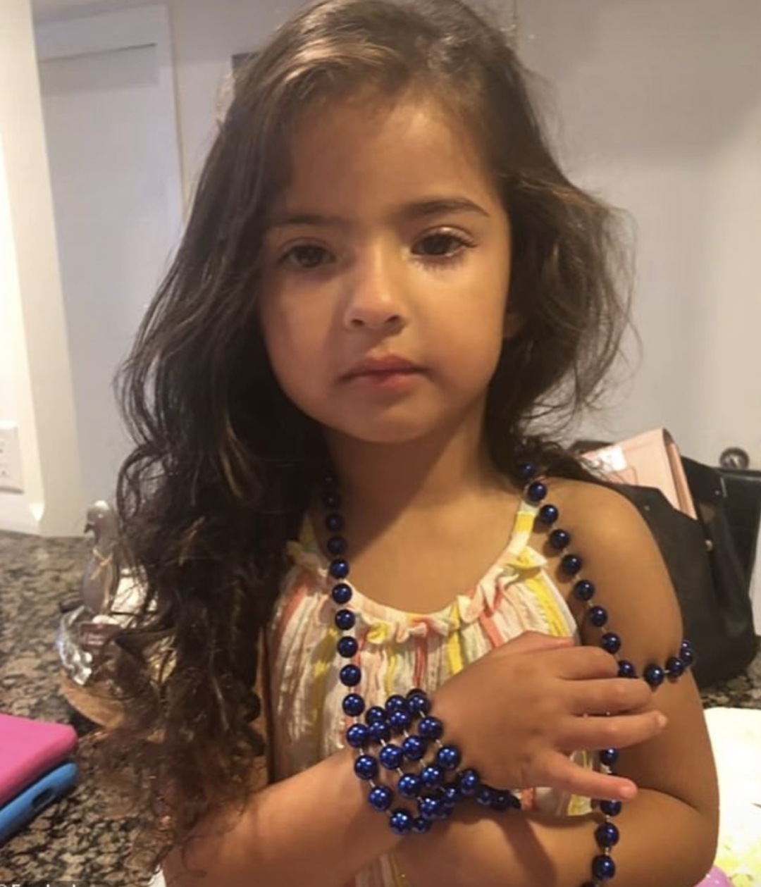 美国19岁少女杀母亲,美国19岁女孩遭继父杀害