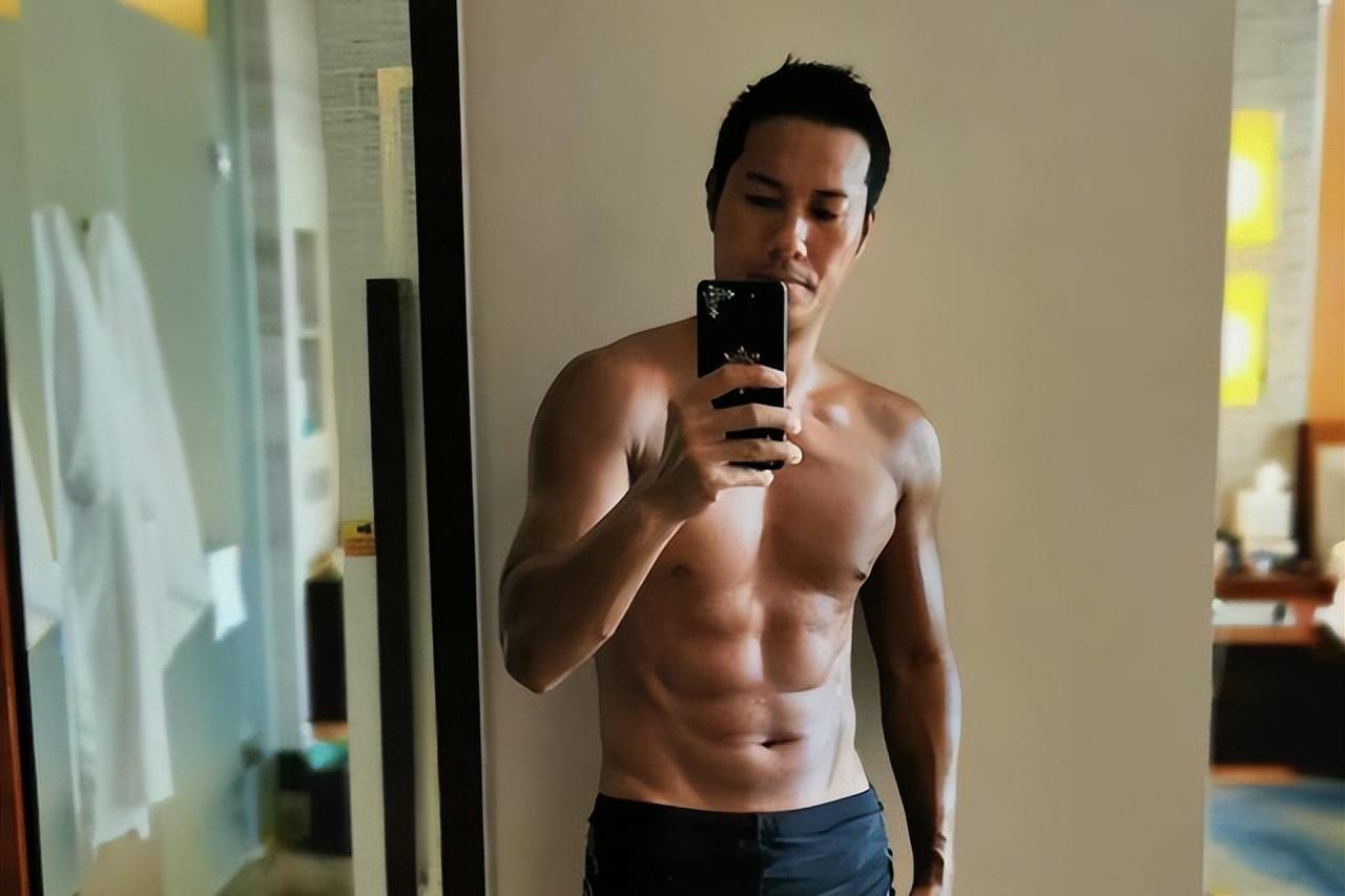 港星黄竣锋被捅伤,对方说认错人了,上次任达华受伤,也说认错了