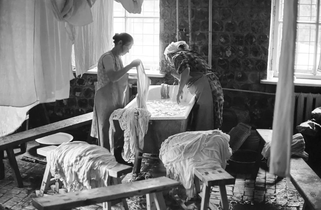 俄罗斯人用洗衣液洗衣服,俄罗斯人怎么洗车