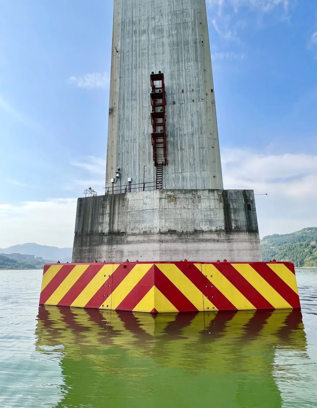 防碰撞预警系统位置,实现主动防撞预警全覆盖