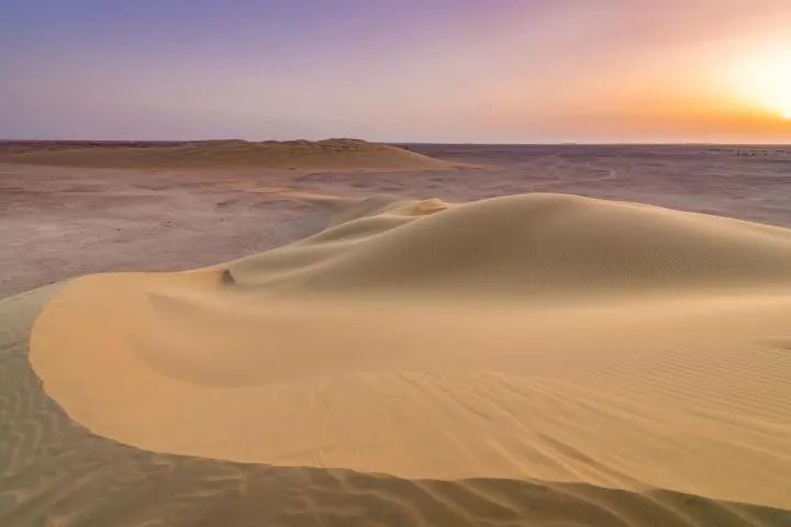 卡塔尔是属于哪个沙漠,卡塔尔沙漠面积有多大