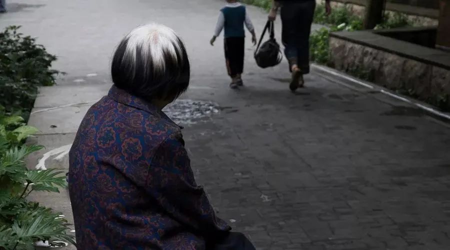 跳江自杀事件老头,跳江的一般死因