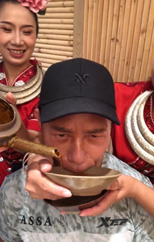 香港老戏骨内地足球赛,香港老演员70岁踢球