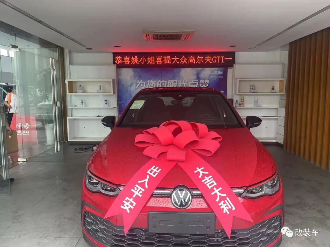 高尔夫gti8代走街,大众高尔夫第七代gti爆改