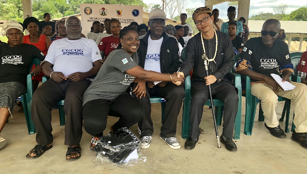 2018年，中国宁夏小伙李满虎被非洲土皇册封酋长，如今过得怎么样