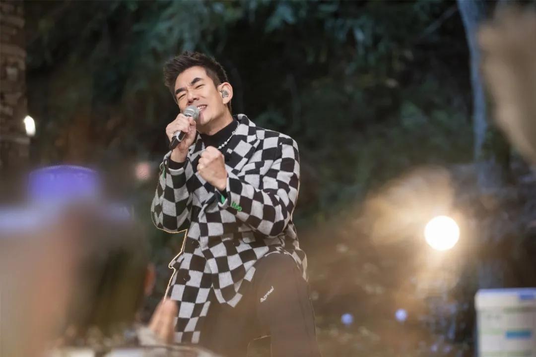 凤凰传奇这几年唱火的歌,凤凰传奇唱的歌到底有多好