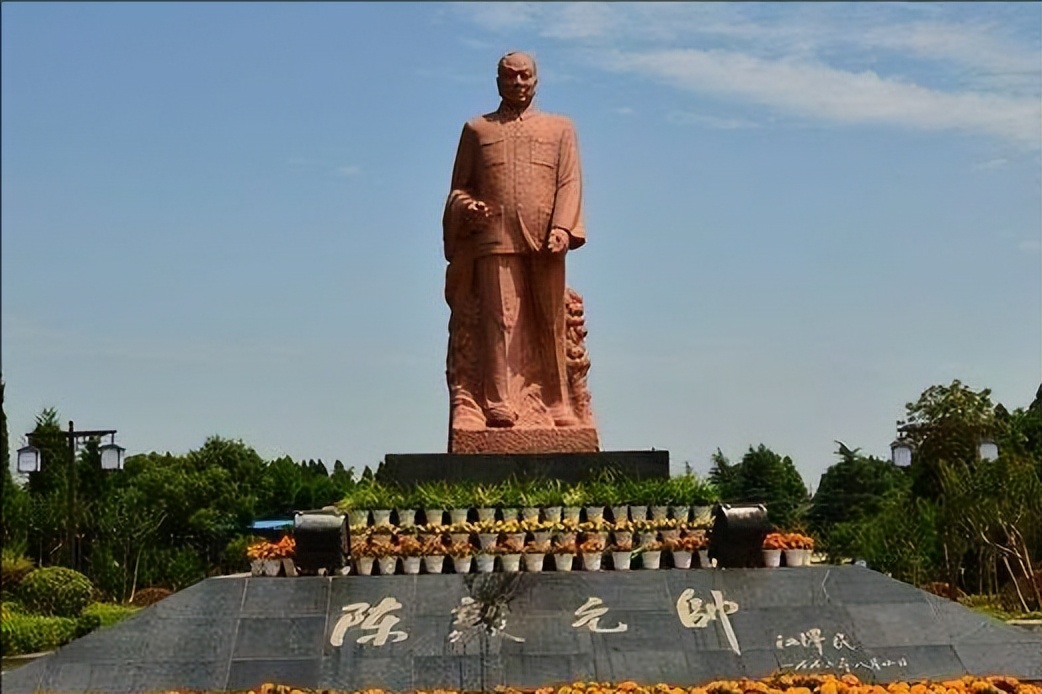 十大元帅榜单公布，蒋介石看后面露难色说道：陈毅太厉害了