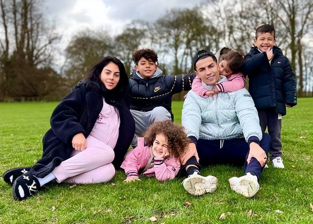 为什么c罗有了5个孩子还没有结婚,已经有5个孩子的c罗为何仍不结婚