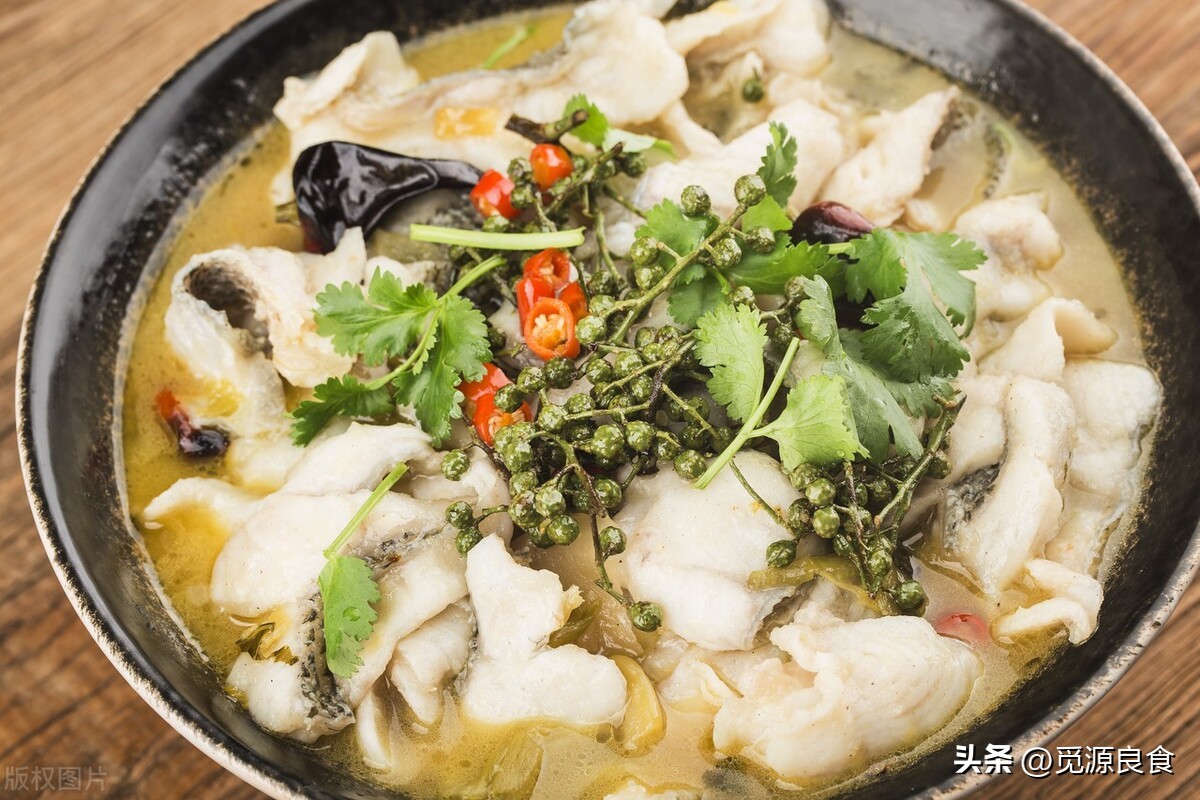 酸菜鱼家常做法鱼肉嫩滑酸爽开胃,家常酸菜鱼酸辣爽口暖胃又营养