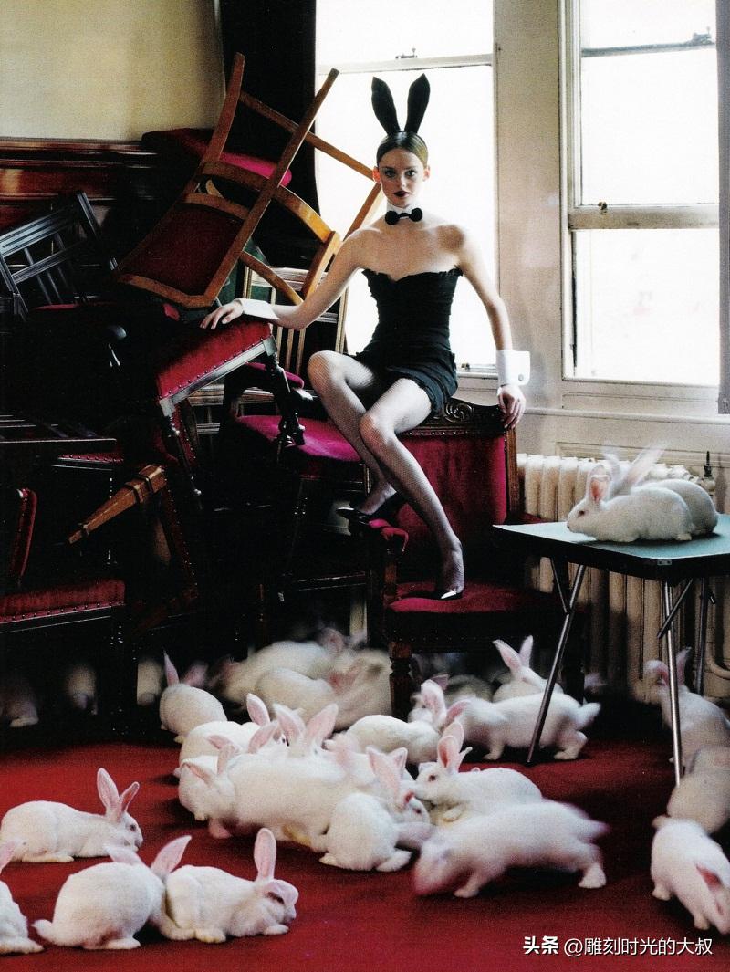 作品充满隐喻与象征主义，讽刺和暧昧：备受赞誉的当代时尚摄影师