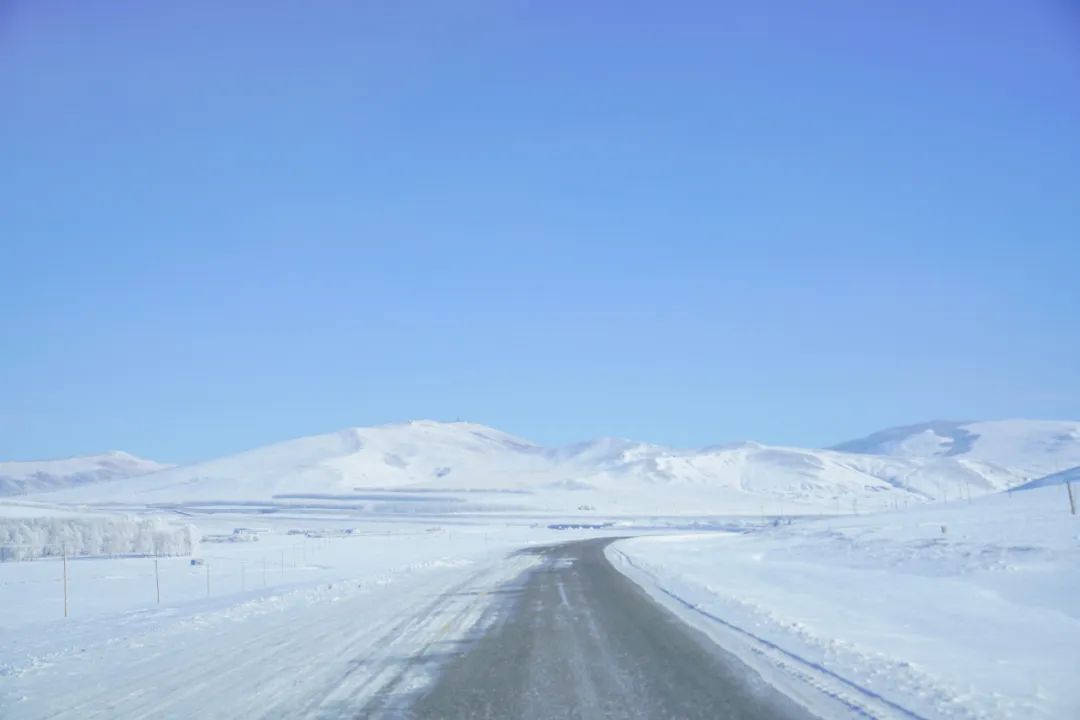 90后夫妻生4胞胎小伙卖房凑50万,90后夫妻卖500万房到内蒙古当农民