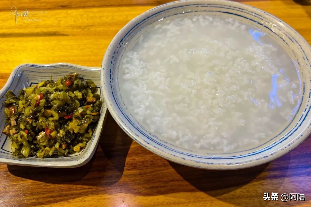 “我姐家”就像杭州的知味观,是淳安人和游客都趋之若鹜的餐馆