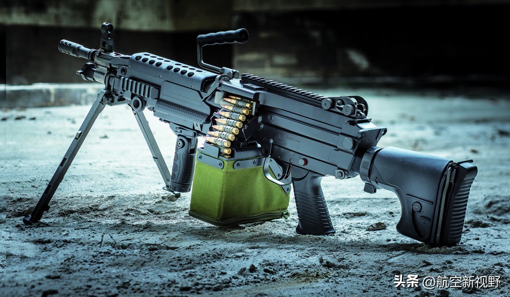 有了自动步枪还需要轻机枪吗,日本20式自动步枪与scar步枪