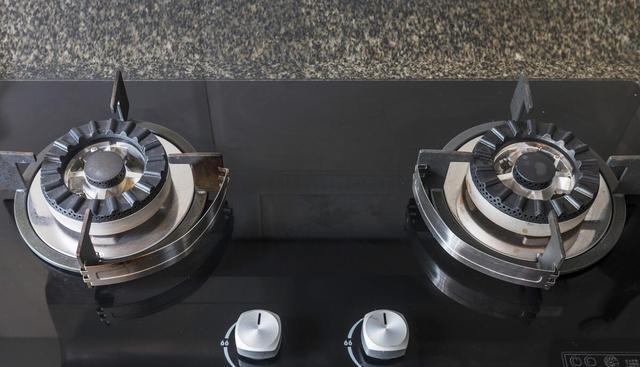 燃气灶800元和1300元有区别吗,燃气灶是6000好还是3000元的好