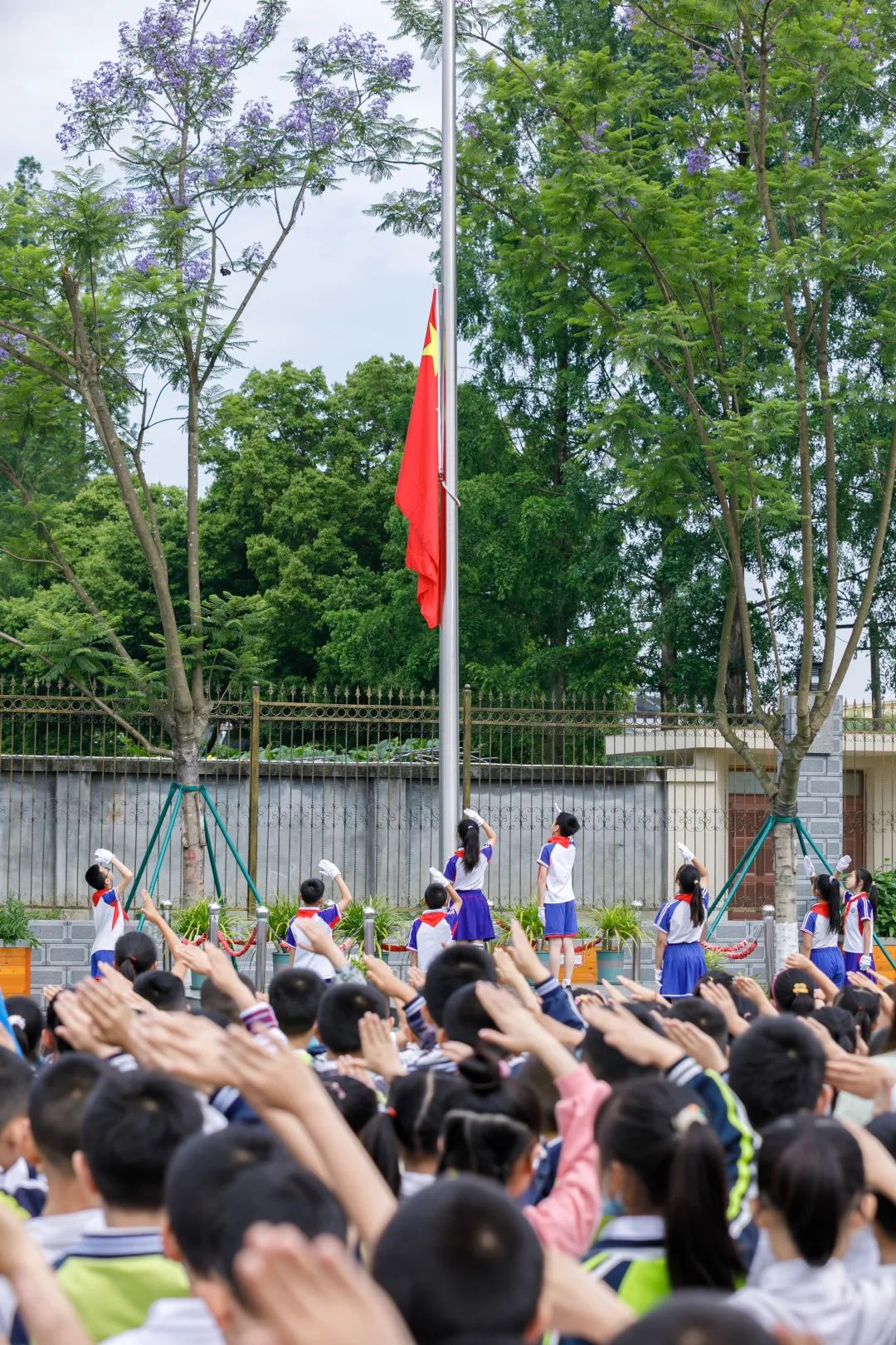 四川天府新区籍田小学举行第十六周端午节主题升旗仪式