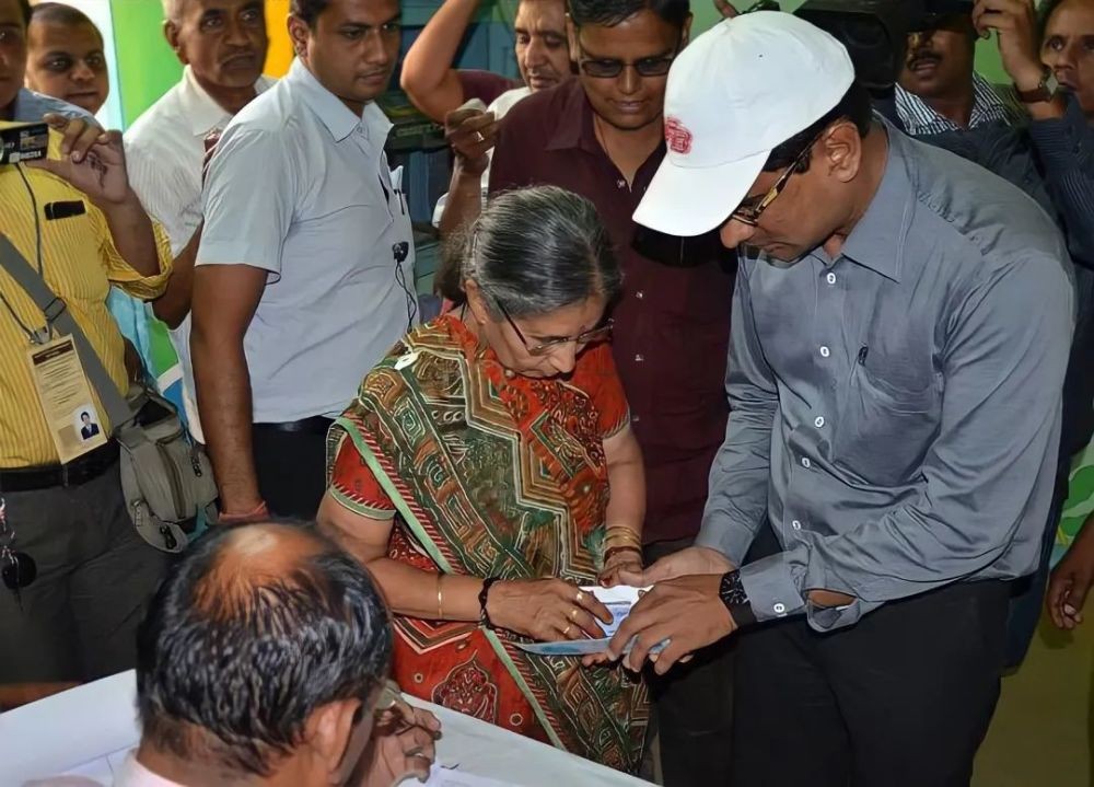 印度总理莫迪：隐婚禁欲45年，他的野心和抱负，毁了妻子的人生