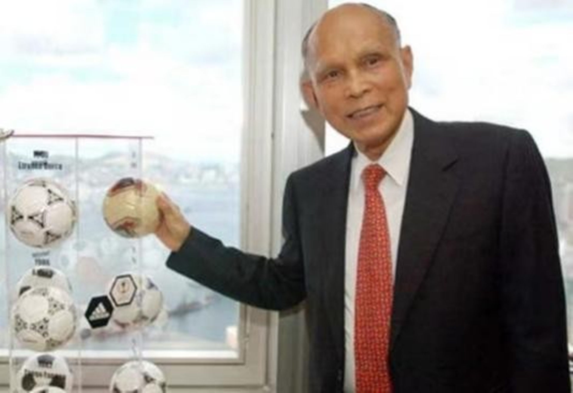 长津湖战役中霍英东到底做了什么？死后竟然可以享受国葬