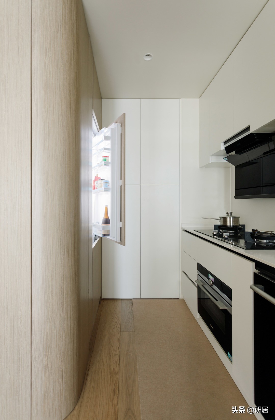 她舍弃一间房，入住发现真是太爽了，全屋简洁温馨，生活快乐美好