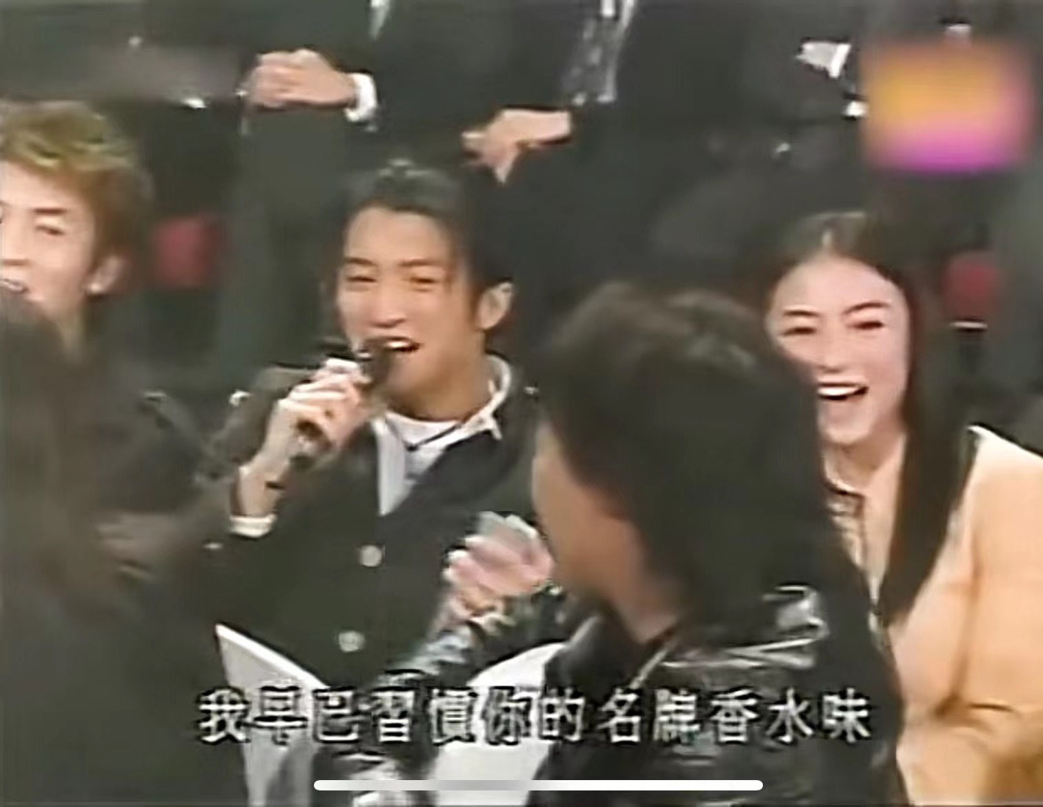 谢霆锋为什么如此喜欢王菲,谢霆锋为何喜欢王菲这么多年