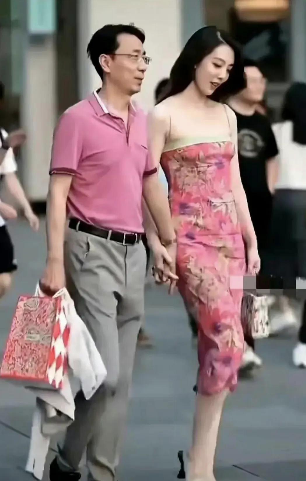 太古里街拍董小姐之前的照片,太古里街拍女主角董小姐原来照片