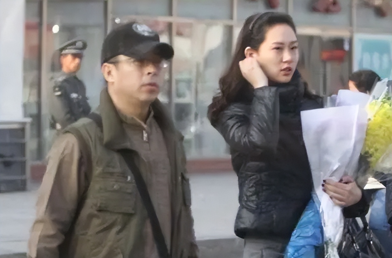 *养包**女大学生，口无遮拦被除名，前央视主持人阿丘现已走向末路