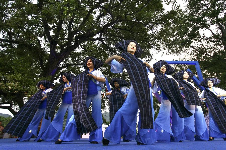 黔西南州布依族和苗族穿戴区别,兴义旅游布依族传统服饰