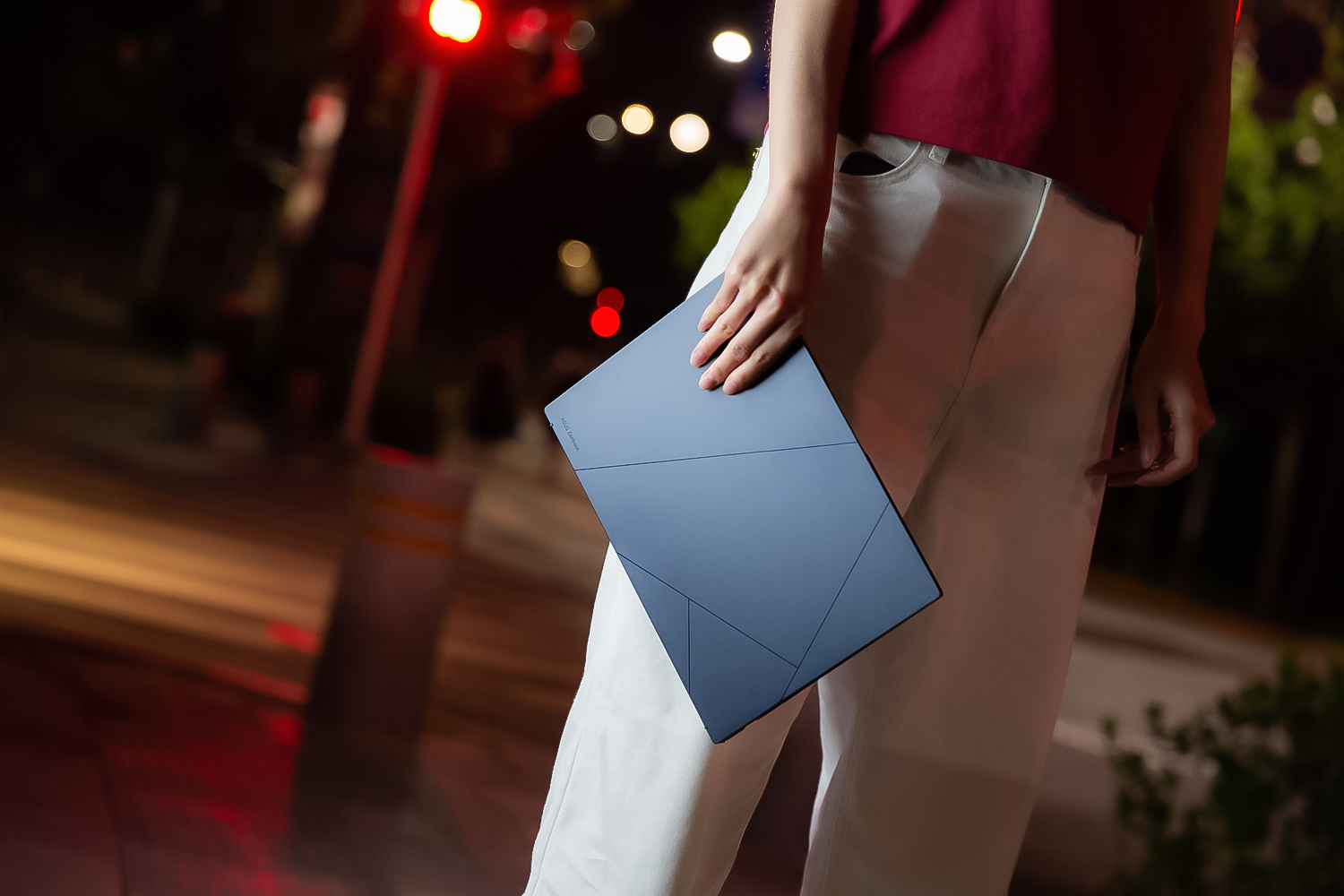 华硕预热轻薄本新品极简主义设计,华硕又炫酷又轻薄的笔记本